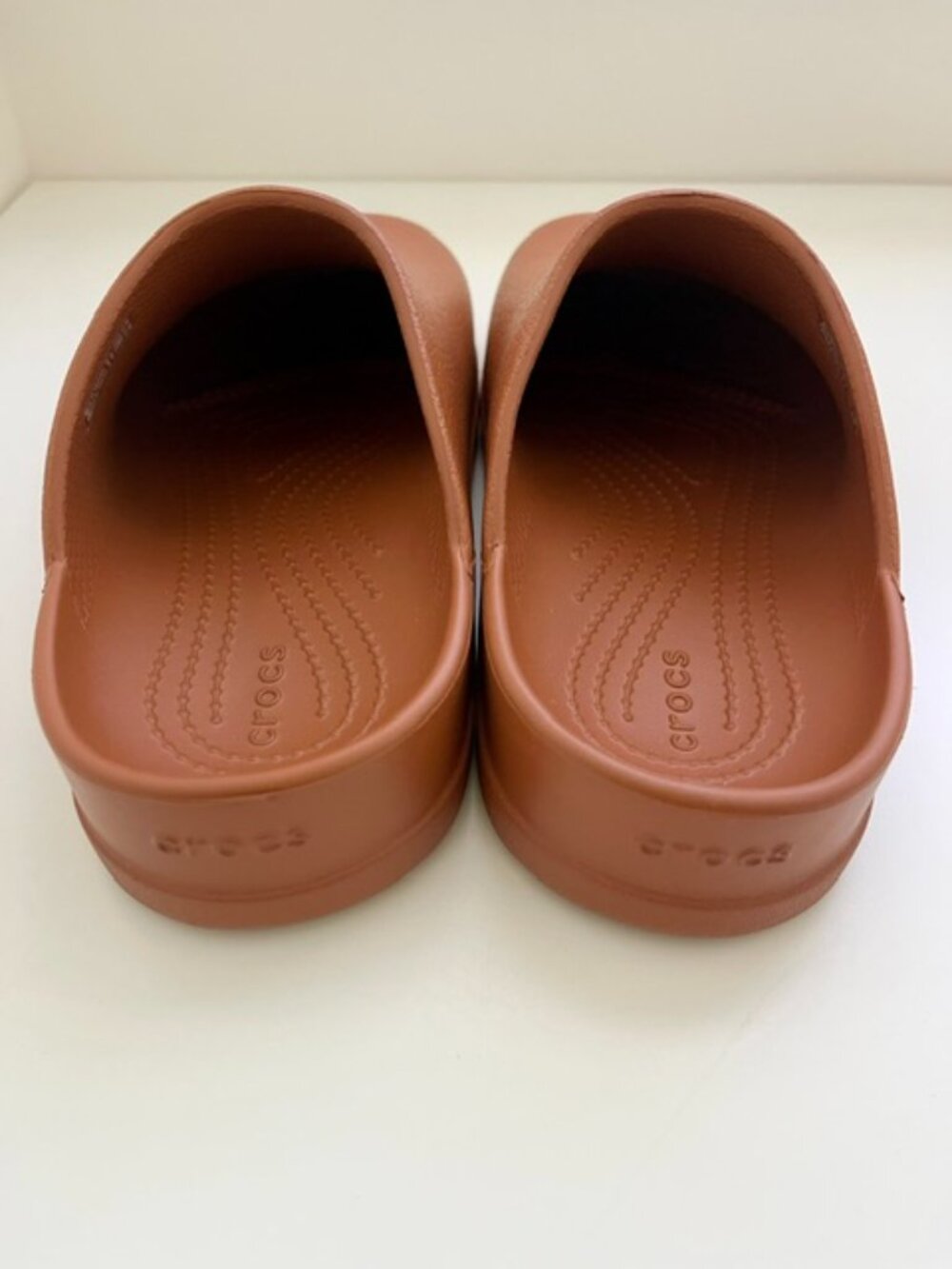 Crocs Dylan Clogs in Cognac | Unisex Women 5 Men 3 - Picture 5 of 6